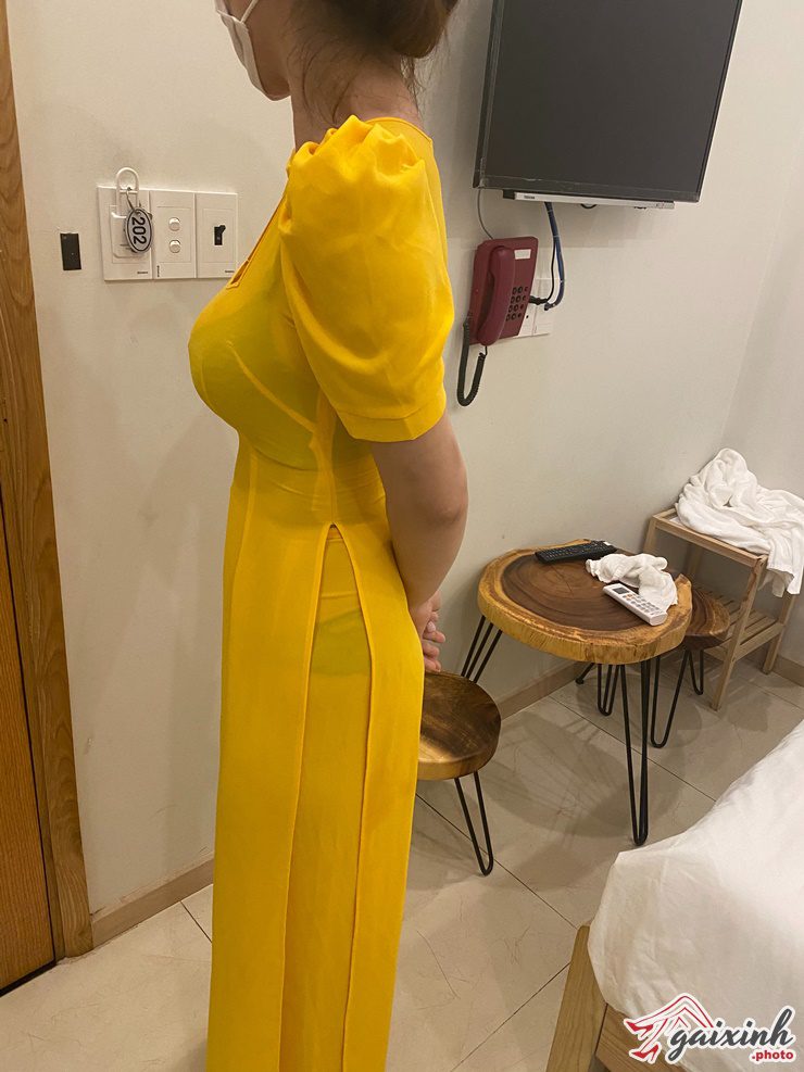 ha vy ao dai 1